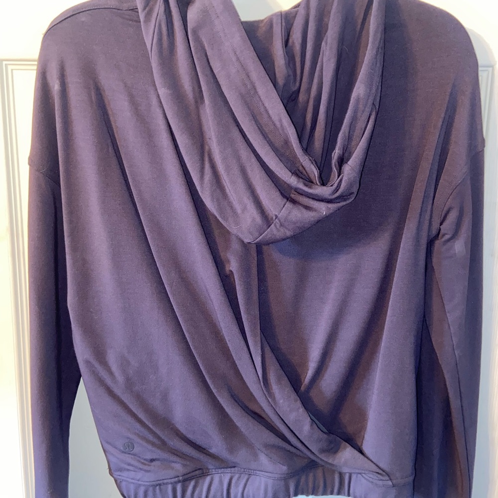 Lululemon Cropped Cross back hoodie